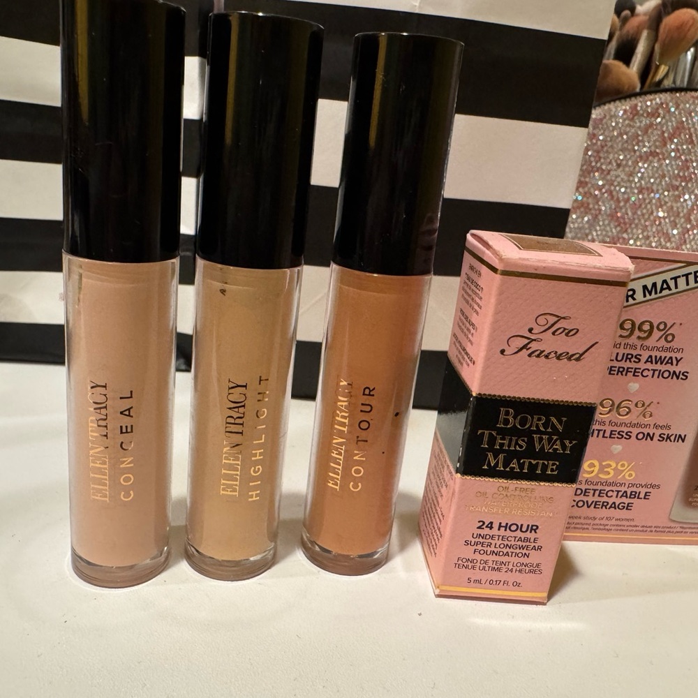 Ellen Tracy concealer and contour set 
With two face mini foundation
